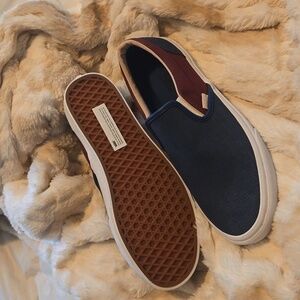 Vans "off the wall" slip on shoe. NEW!!